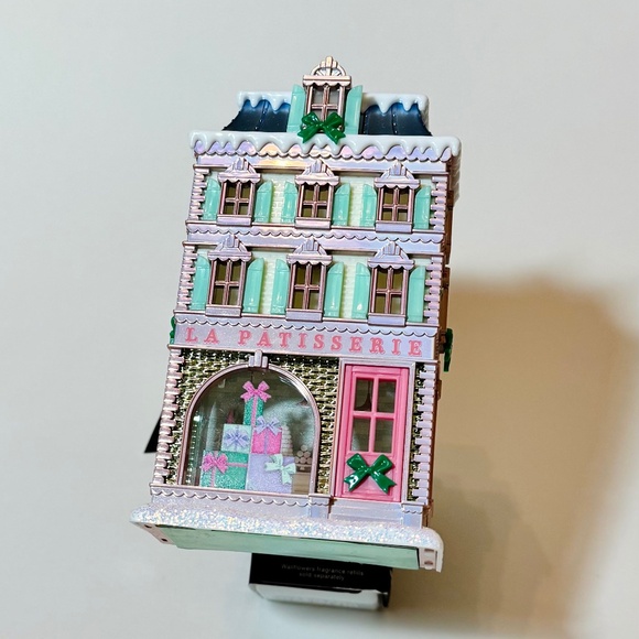 Paris Christmas Bakery BAKESHOP Projector Wallflowers Plug - Picture 9 of 9